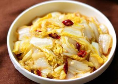 白菜别再清炒了,这样做比肉菜还好吃下饭,吃一次就爱上了!