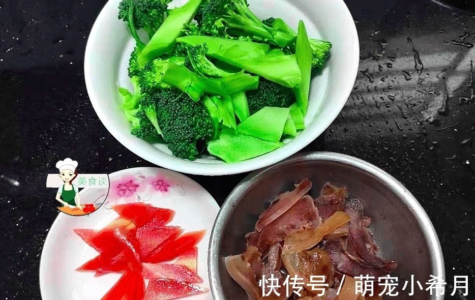 西兰花和此是绝配，简单炒就很香，隔三差五给孩子做，一盘不够吃