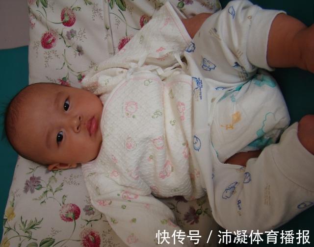 警告|6个月宝宝肠坏死,医生警告:2种辅食别再吃,奶粉顺序别颠倒