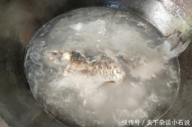 做鲫鱼汤,最忌讳加“它”,搞错的人不不少,难怪汤不够鲜