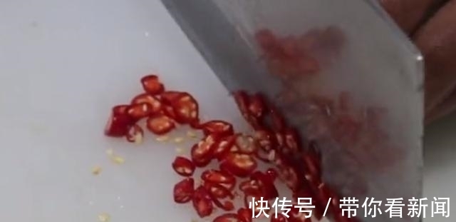 小米辣|饭店的“凉拌木耳”都是这样做的,爽脆开胃,详细技巧一学就会!