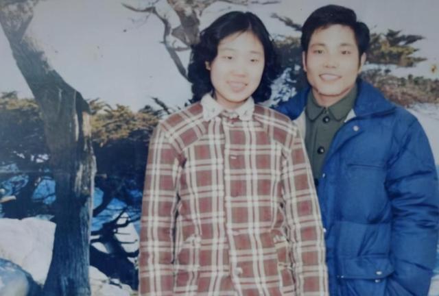 父母|“爸,你当时眼睛是不是有问题?”父母年轻像兄弟,孩子无法接受