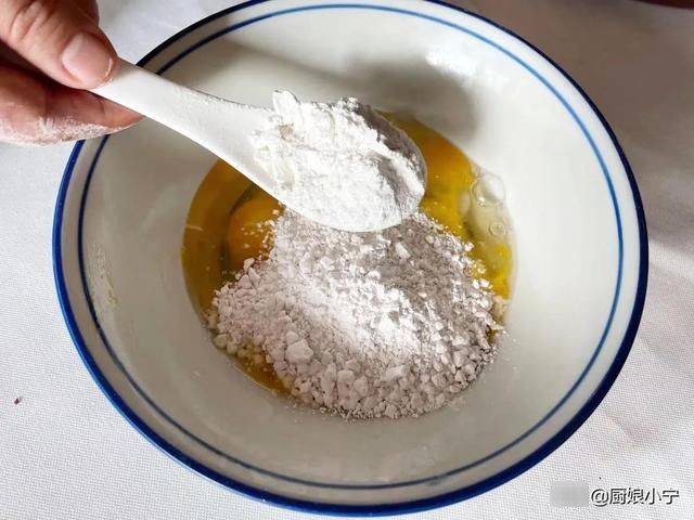 炸小酥肉,面糊是基础,白酒是关键,花椒才是灵魂,这样做才正宗