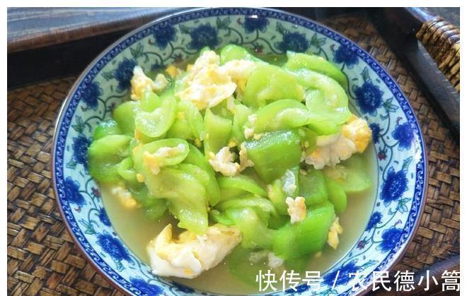 丝瓜|炒丝瓜,别只知道干炒,多加1步,丝瓜嫩绿不发黑