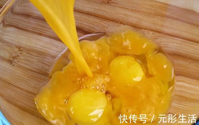 橘子别直接吃了,加一碗玉米面,三个鸡蛋,暄软香甜,孩子超爱吃