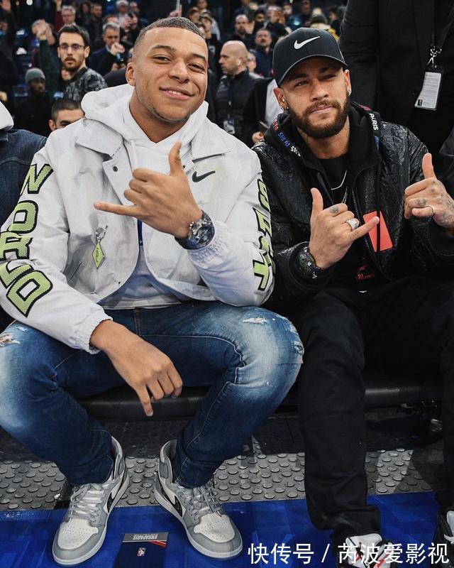 内马尔 姆巴佩上脚 Dior x AJ1!旁边的内马尔脚上也有狠鞋