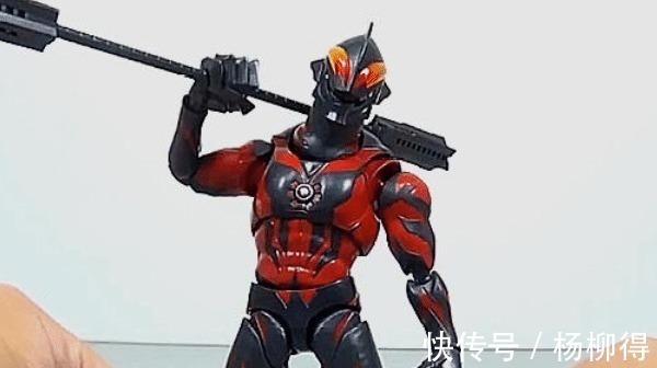 珍藏|孩子弄坏奥特曼手办,被邻居怒砸神像,事情的转机太戏剧性