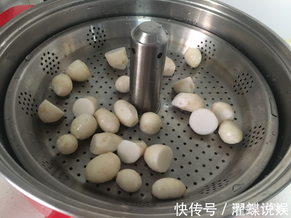 秋天，女人常喝这碗汤最养人，三块钱一碗，下火润燥又养颜