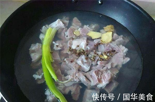 羊肉汤|炖羊肉，最忌放太多香料，加这3样就行了，味道香浓鲜美，不膻