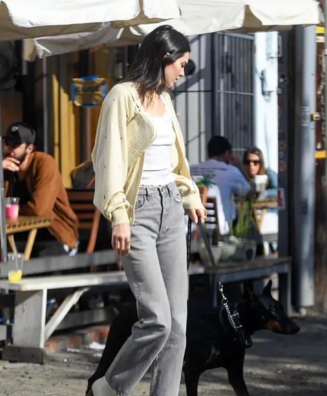 针织开衫过时?这三款简直不要太时髦