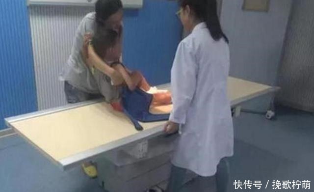 烫伤处|4岁娃被开水烫伤,宝妈“两个果断”救了娃,医生称赞没少读书!