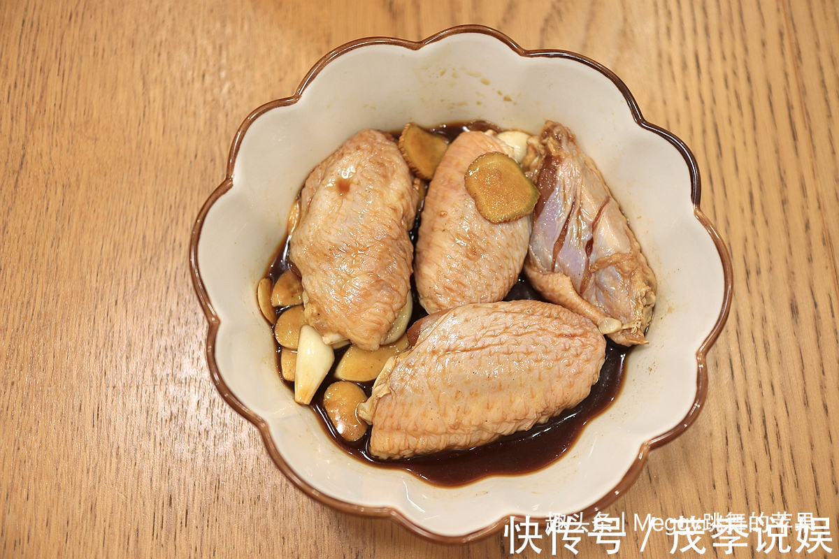 薯条|谁还不是个孩子烤一锅鸡翅和薯条解解馋，不用一滴油健康好吃