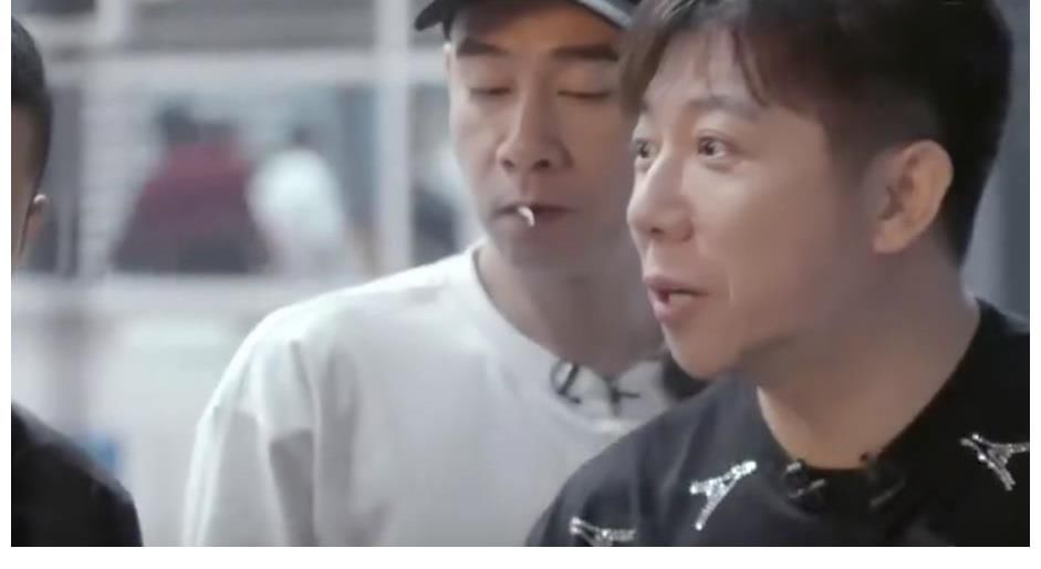 趙文卓|《披荊斬棘的哥哥》：陳小春出奇招，隊(duì)長(zhǎng)張晉卻只敢求穩(wěn)，太可惜