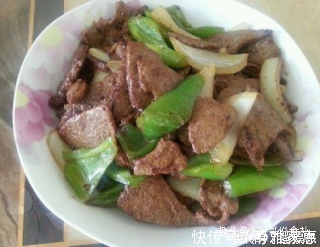 炒猪肝时,最“忌”直接下锅炒,老厨师教你一招,猪肝又嫩又滑