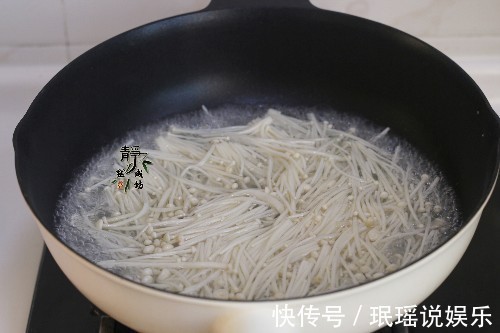 懒人早餐饼新做法，香甜柔软更护肝，老少皆宜，吃1口就忘不掉