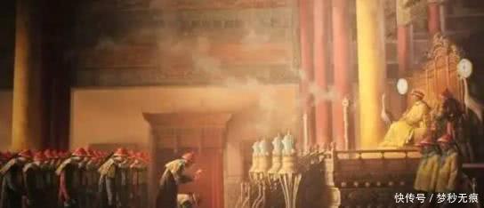 每次|每次退朝皇帝都不愿先走,直到皇帝站起来,大臣才发现皇帝的秘密!