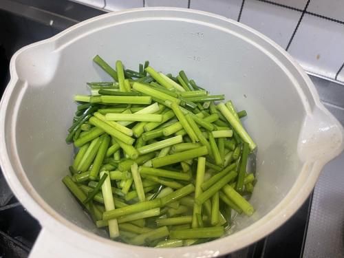 韭苔炒鸡蛋|大暑后，要常吃这菜，4元一斤不算贵，促消化增食欲