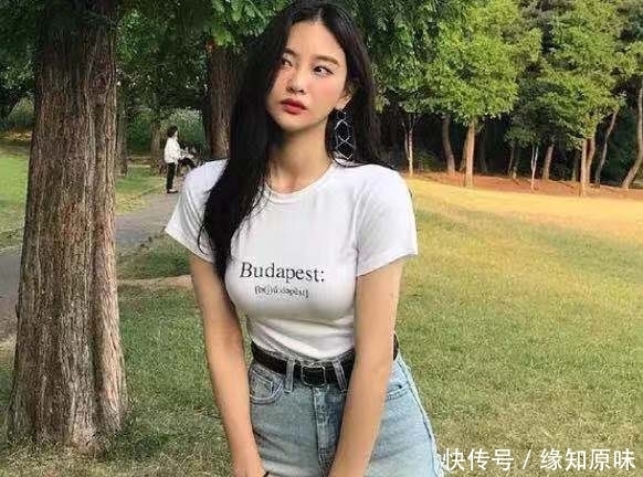  丰腴|街拍：高挑乖巧可人的美女，丰腴有致,展现的气质很有女人味！