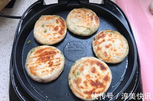自从学会这饼做法，我家1周1袋面，三天两头做一次，外酥里嫩太香