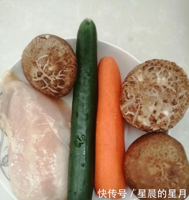 在家|宫保鸡丁怎么做高级大厨教你在家轻松制作这道中外名菜