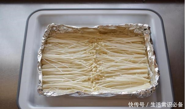 海鲜|半斤鲜虾,半斤花蛤,1把金针菇,烤出“海鲜大咖”,吃得超过瘾