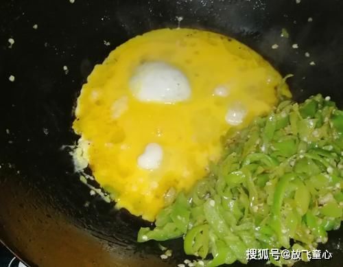营养|掌握这三个技巧,做出的青椒炒鸡蛋,鲜嫩美味,营养好吃更下饭