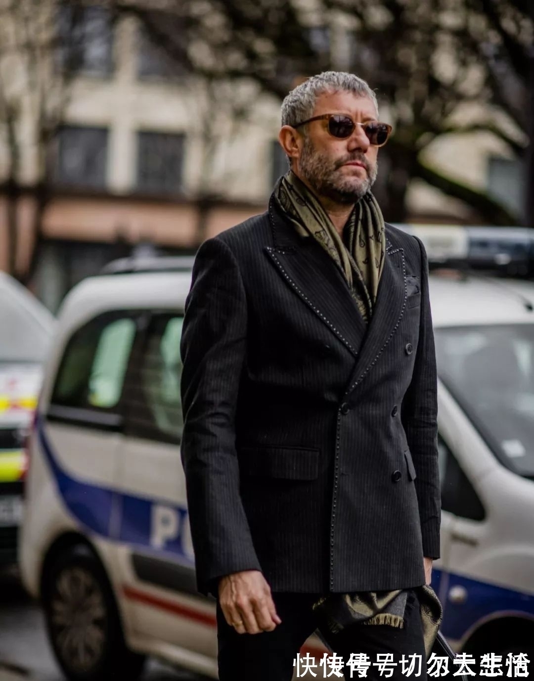 loro 卷福基努里维斯,在打造绅士这点上心有灵犀