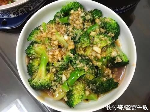 年夜饭菜谱，中国人过年必吃的24道如意菜，寓意阖家团圆美满