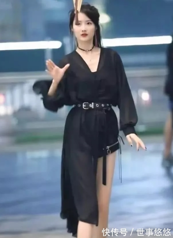 小姐姐 小姐姐的“暗黑风”火了!左腿性感,右腿清纯:这谁顶得住啊?