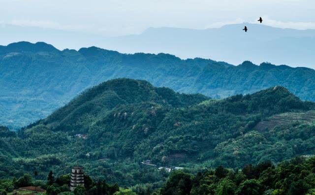 四川又一景点走红，有峨眉“姐妹山”之称，风景优美，门票仅40元