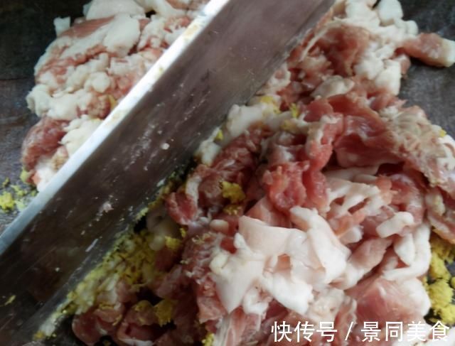 炸肉丸怎样做外酥里嫩?牢记“2放2不放”,肉丸香又脆,不发硬