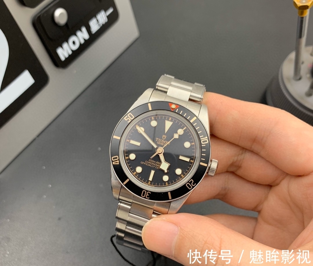 腕表!大富说表:ZF震撼推出——帝舵碧湾系列M79030N-0001腕表