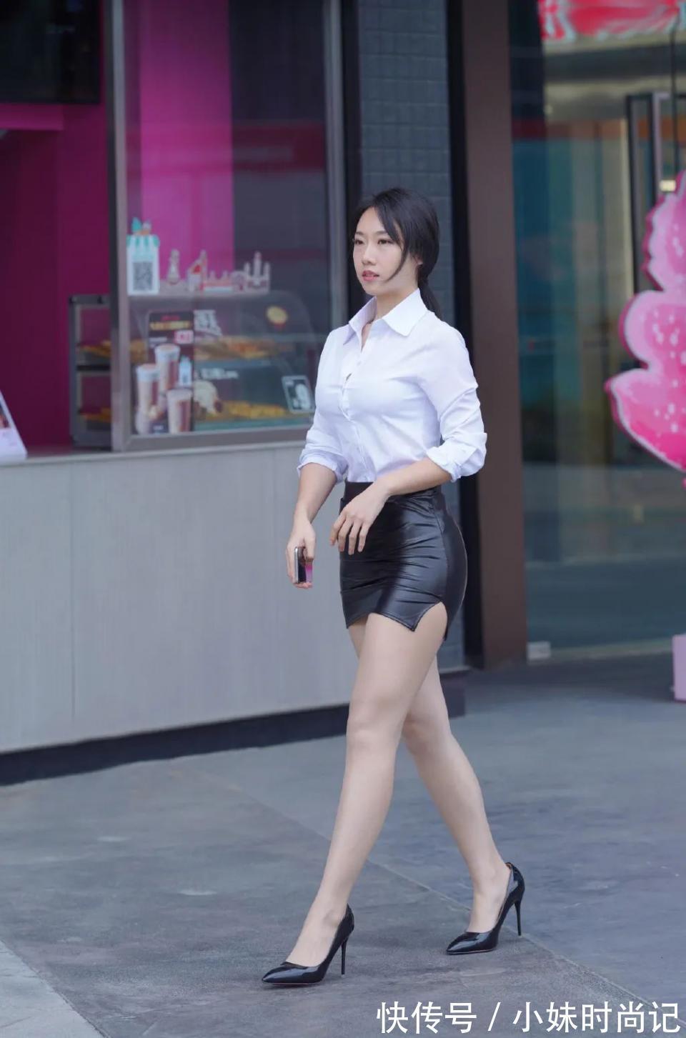 街拍 街拍:包臀裙搭配白衬衫,展现职场女人的韵味