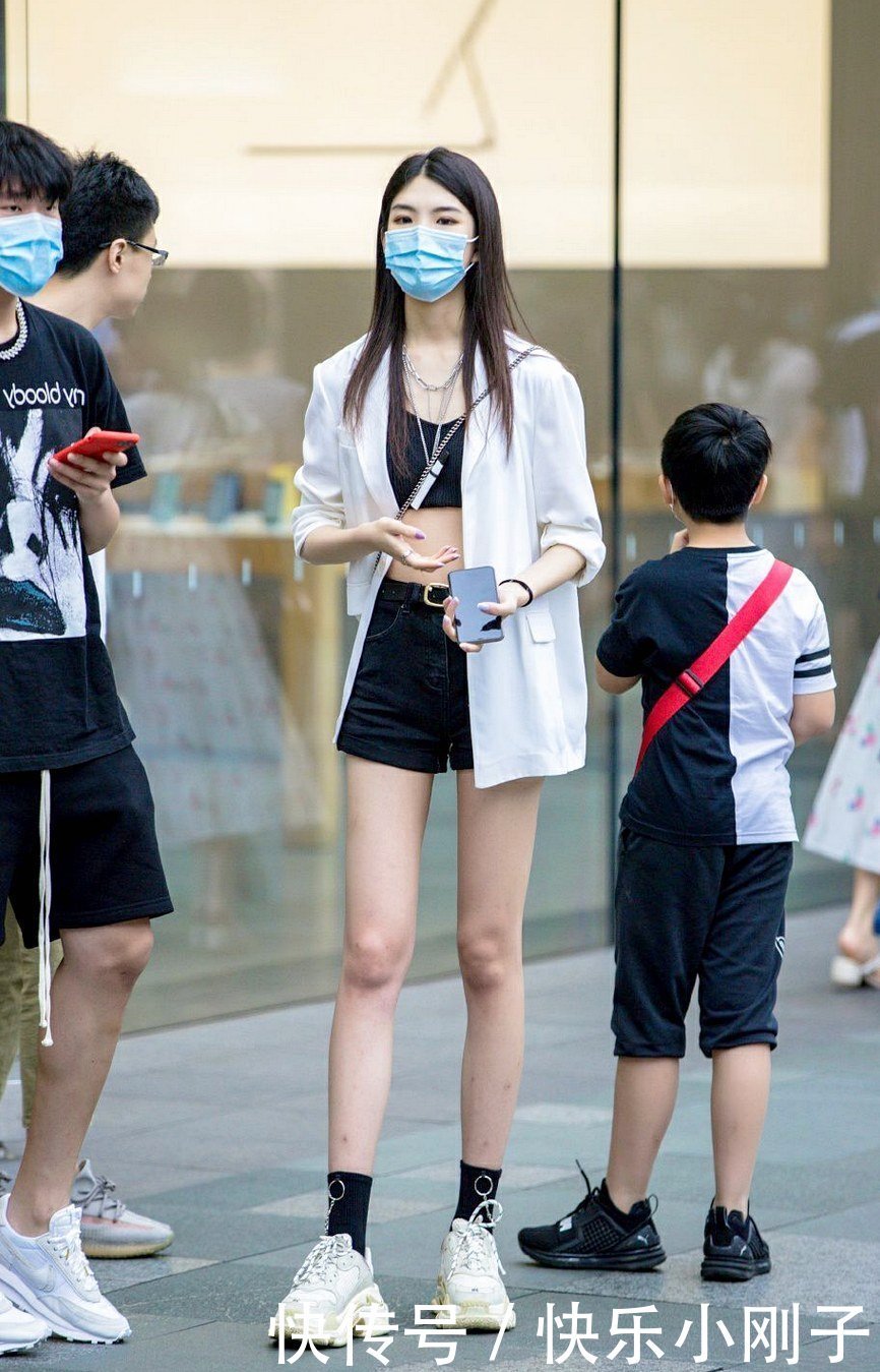 小西服依然是秋天的时髦担当,展示独特的气质