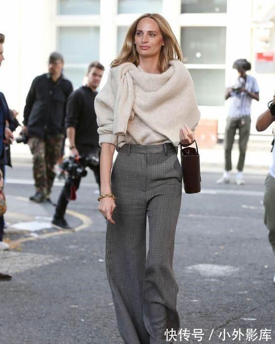 叠穿 必学!初秋针织衫的“个性叠穿”法,穿衣小白瞬间晋级时髦精!