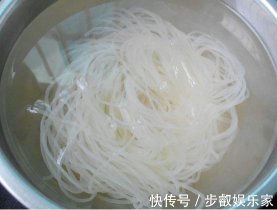 粉条|4种食物是“老年痴呆”的祸星,过年时每家都在吃,为了健康远离