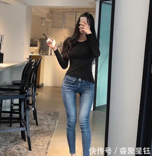 牛仔裤|牛仔裤和打底衫的美搭尽显年轻风采,很是温柔