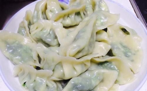 美国大胃王挑战中国美食,一口气点下200个水饺,结账时尴尬了