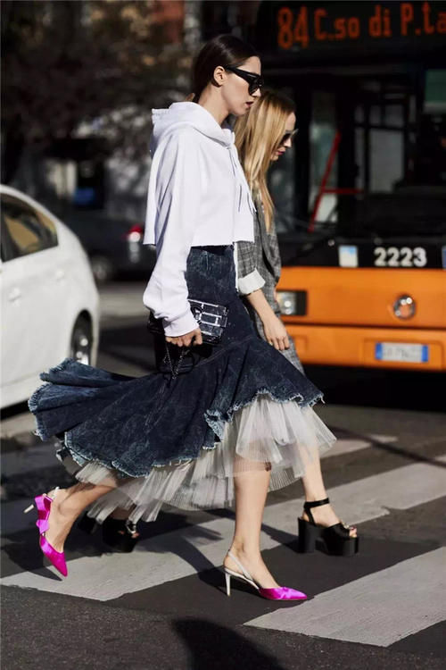 连帽卫衣才是秋冬最强内搭！脱掉厚外套，一样时髦洋气