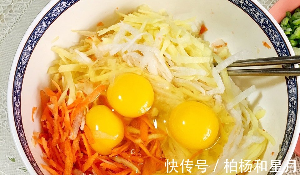 懒人版早餐饼的做法，不揉面不醒面，10分钟出锅，营养均衡更好吃！