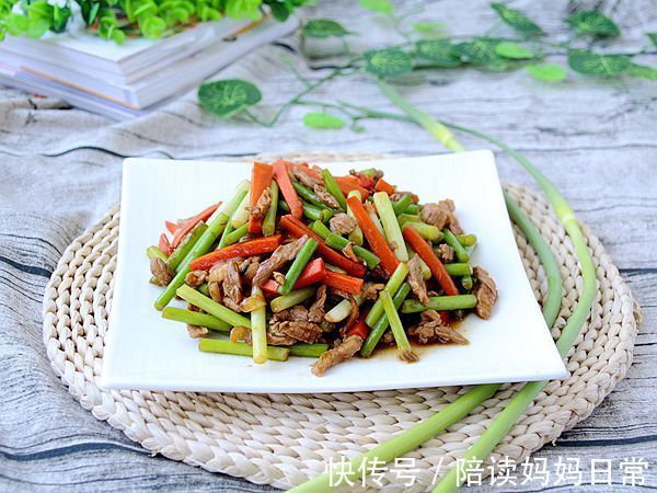 炒蒜苔时切记不要直接下锅炒,多加2步脆嫩入味营养又下饭 ,超赞