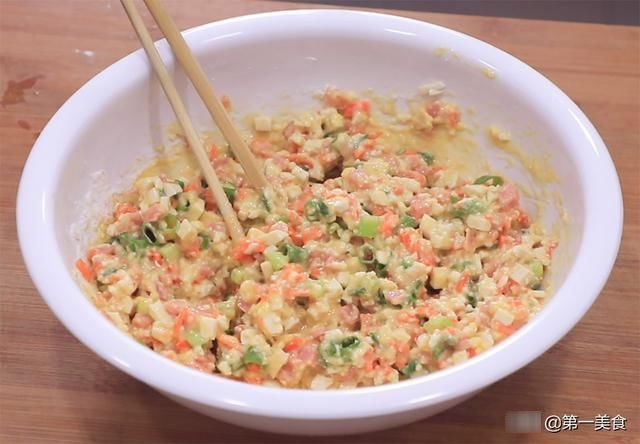 一滴水|厨师长教你豆腐新吃法，不加一滴水做出外酥里嫩的煎饼，简单易学