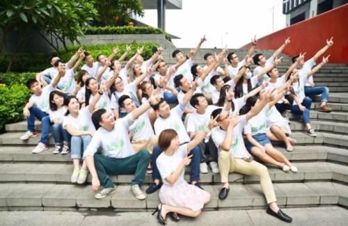 大学辅导员年薪情况曝光，惹众人羡慕，难怪名校毕业都想争当老师