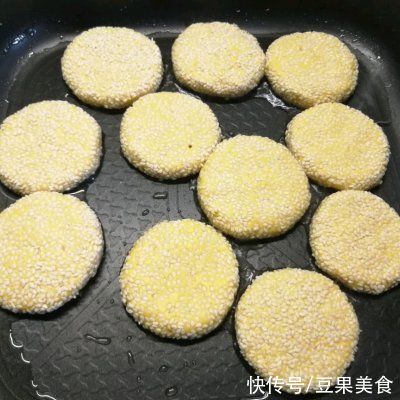 奶香南瓜饼这样做，秒变米饭杀手