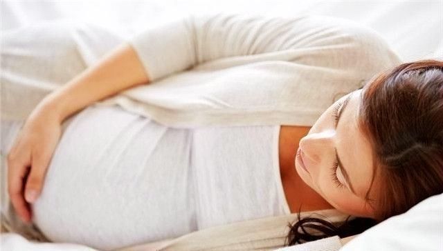 睡姿|宝妈孕期睡姿大揭秘,尽量不要这样睡觉,因为宝宝会不舒服