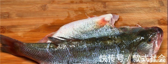 多汁|清蒸鱼千万不要放盐和料酒,大厨教你一招,鲜嫩多汁,不柴又不腥