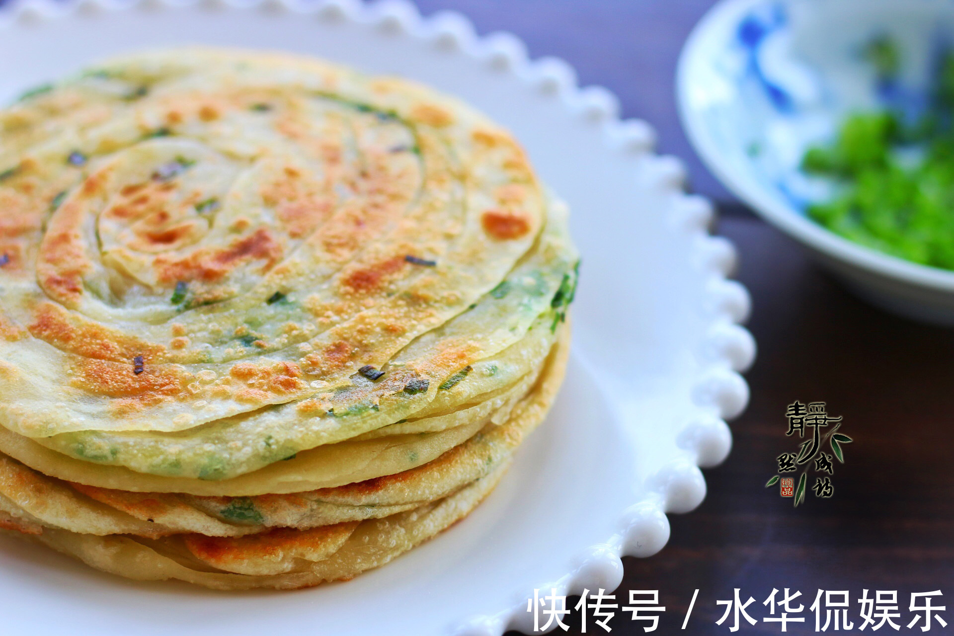 层次|葱油饼如此做,外脆里嫩层次多到数不清,边烙边吃,烙完也吃饱了