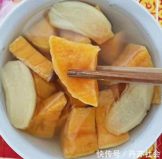 红薯块|红薯和它一起煮，早晚吃一点，宿便没了，腰变细了，气色也好了