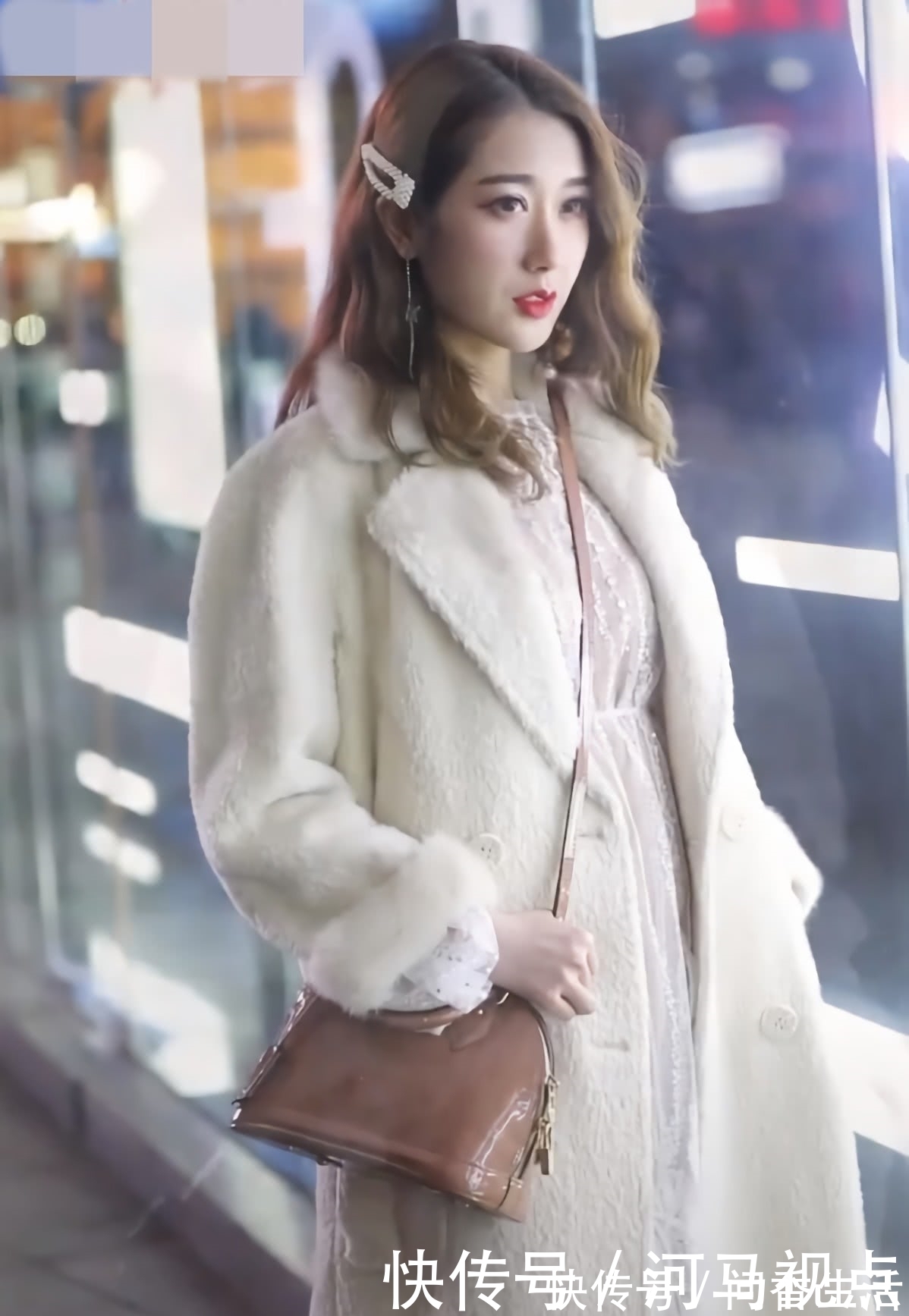 水花裙 刚刚还在惊叹美女的颜值,立马就被她的“水花裙”吸引了,超美!