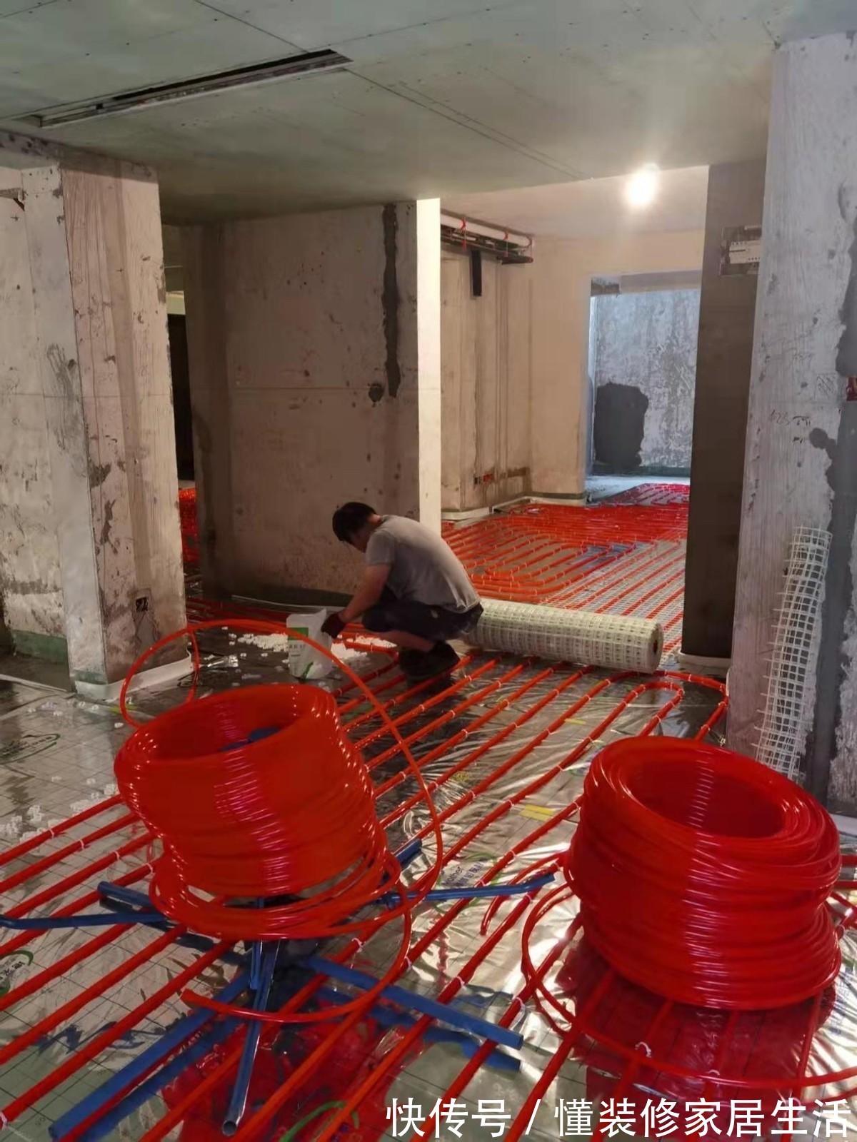 地暖|新房装了暖气片,听工程师建议敲掉地板,果断换地暖